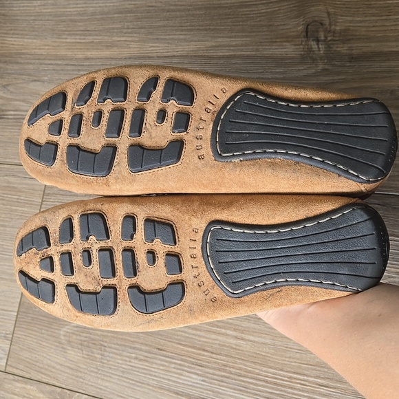 UGG Dakota Tie Bow Loafer - Picture 2 of 8